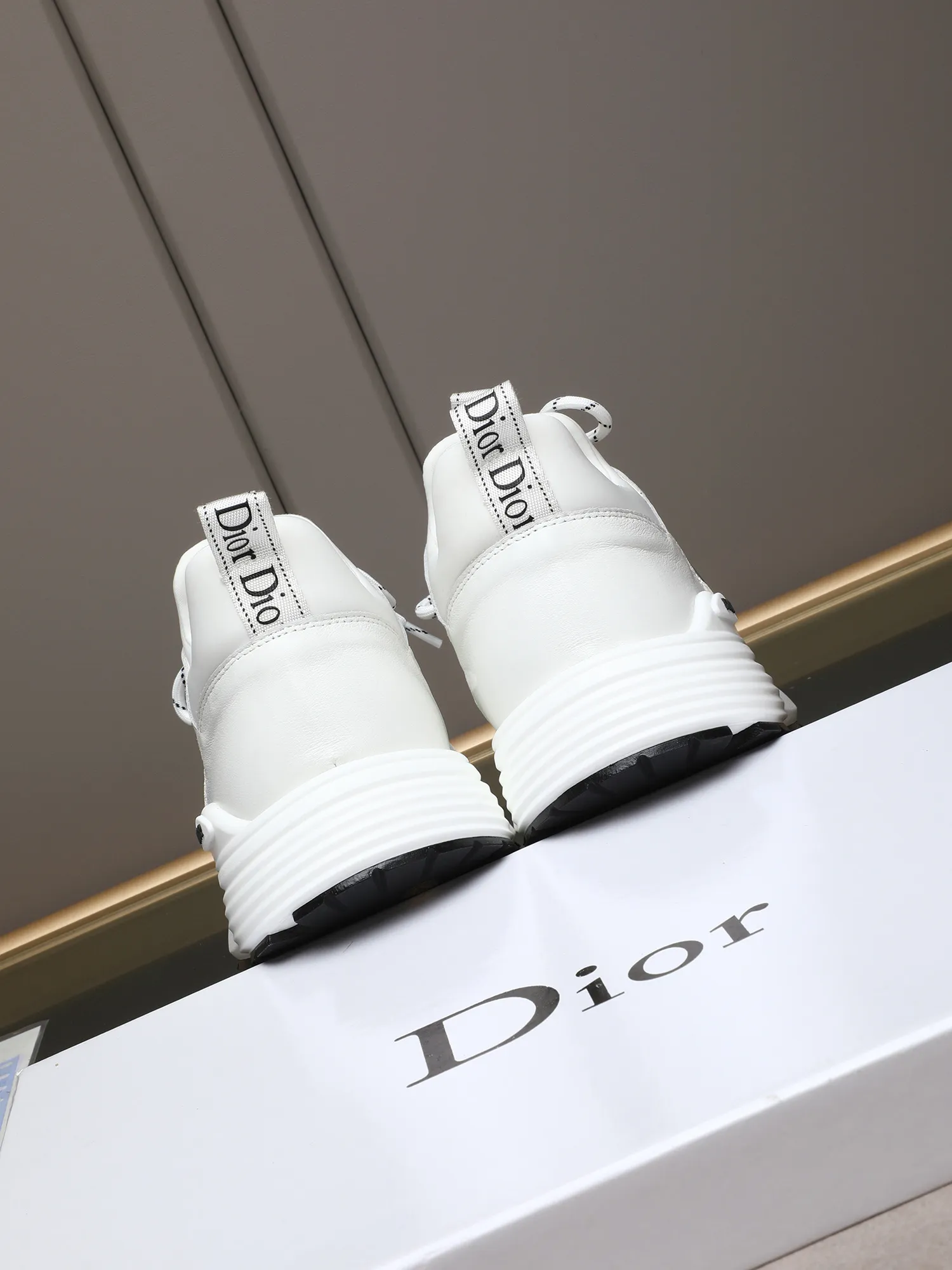 Men's shoes 💰460 💰Dior [Dior] 😘😘High-end series of casual men's shoes, simple and elegant👍👍👍The upper is made of first-layer genuine leather spliced ​​with Dior's special material [sun][sun]; imported first-layer sheepskin lining; special outsole, wear-resistant, lightweight, the overall design is harmonious and unified without lacking personality 👣🌟✨You deserve it! 5 colors😍Sizes 38~44. (45 custom-made) The picture above is a big seller🔥🔥🔥